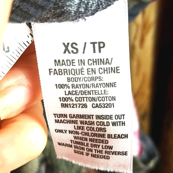 Aeropostale Romper shorts floral print lace back gray black red scoop neck - Picture 9 of 9